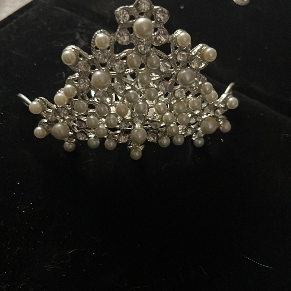 Pearl hair comb